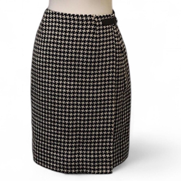 Ralph Lauren Dresses & Skirts - VINTAGE Lauren Ralph Lauren Black and White Houndstooth 100% Wool Midi Skirt.